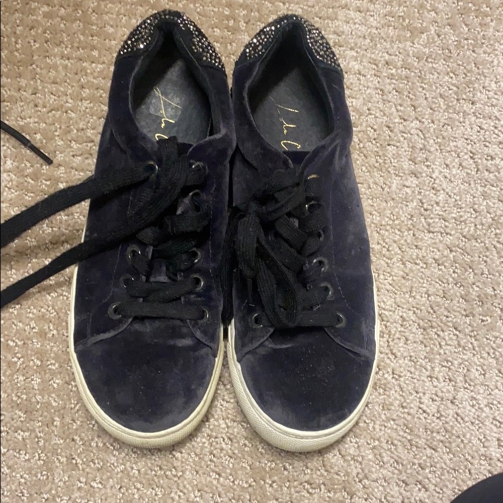 Velvet wink sneakers
